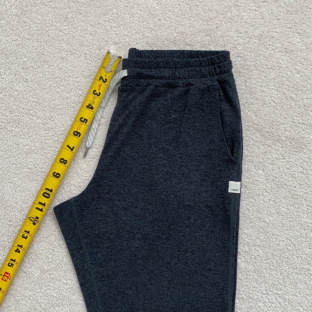 Vuori Women’s Dark Gray Jogger Sweatpants with Contrast Drawstring - Picture 12 of 13